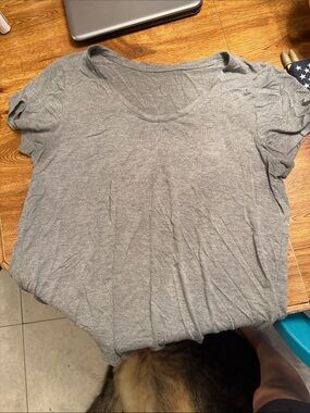 Classic Scoop Neck Women's Top - Gray
